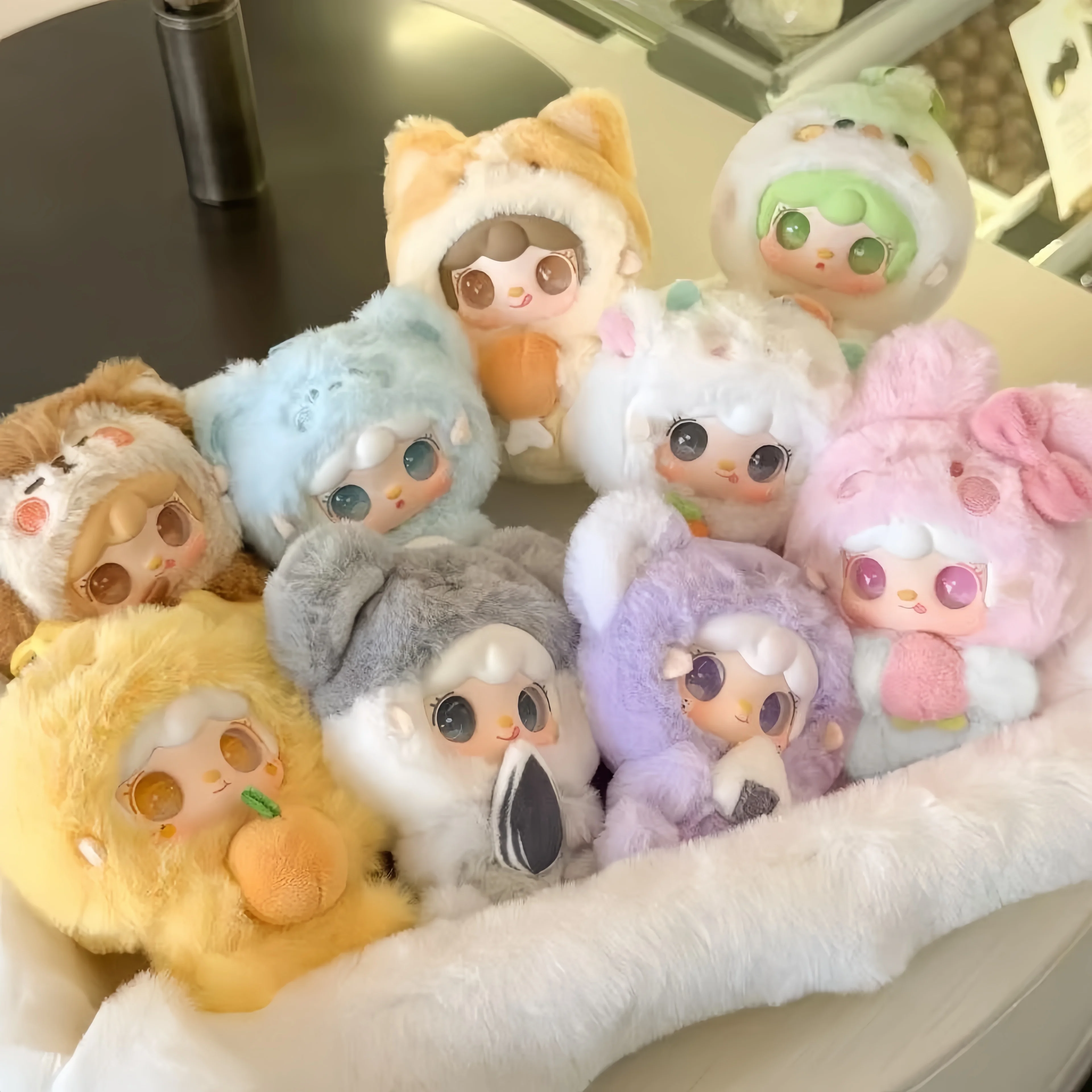 Caja ciega Gourmet de abrazo Yooki V10 auténtica, decoración de escritorio para habitación temática de animales Kawaii, muñeca coleccionable en miniatura, juguete para regalo
