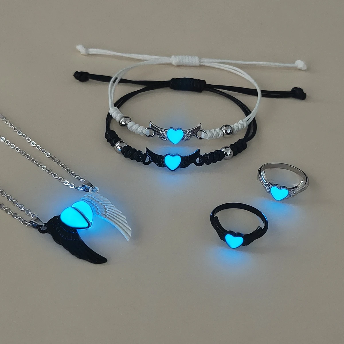 مجموعة أساور على شكل قلب مضيء وثلاثية الأبعاد على شكل جناح للزوجين للنساء مجموعة مجوهرات عصرية مكونة من 6 قطع