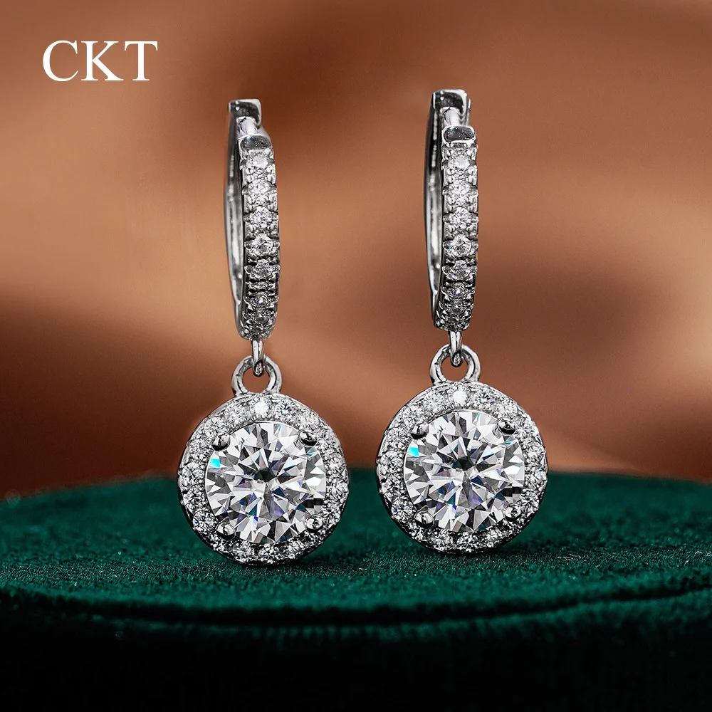 

CKT 18k White Gold 1ct Diamond Moissanite Party Glitter Drop Earrings Platinum Pt950 Sparkling Gift for Women Fine Jewelry