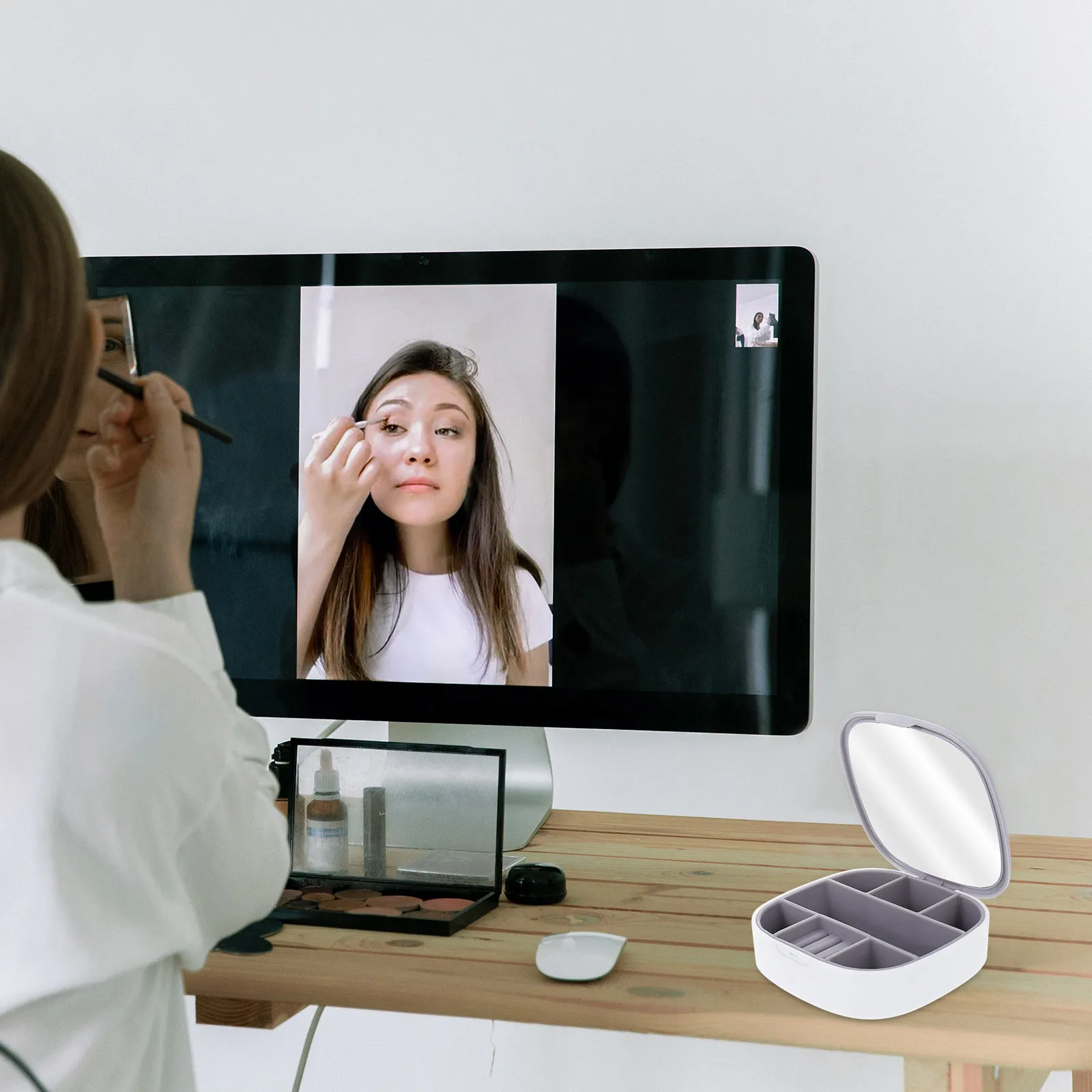 Portable Jewelry Box Mini Storage Case with Mirror Elegant Jewelry Organizer for Earrings Necklaces Bracelets Small Items