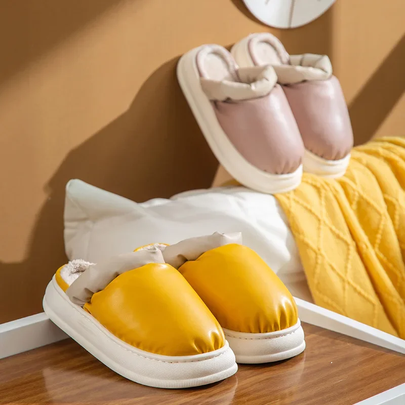 Sandal wanita musim dingin, sandal bulu wanita musim dingin luar ruangan, sepatu katun pasangan hangat kulit PU tahan air, kamar tidur, tumit datar, meluncur