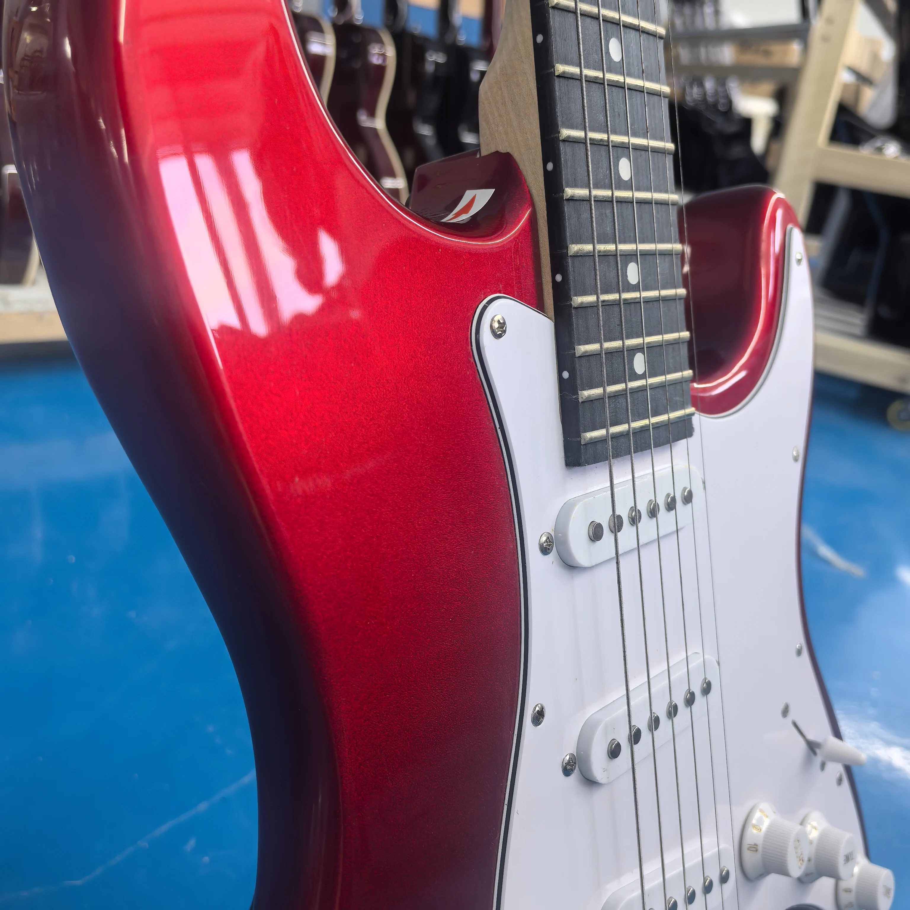 

End-of-line clearance, with minor flaws that do not affect playing. Brand new 6-string electric guitar, Paulownia wood. In stock