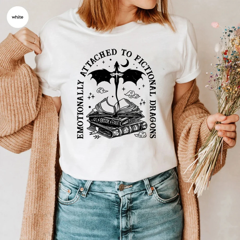 Attaccato emotivo ai draghi di fantasia maglietta Bookish Fantasy Romance Reader Gift Romantacy Book Merch Wingleader Booktok Tee