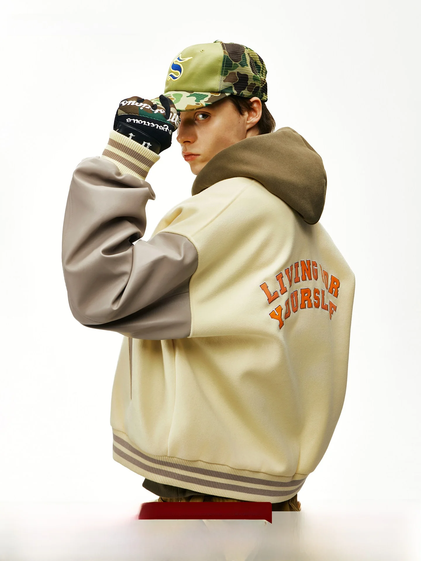 

Мужская бейсбольная куртка свободного кроя в американском стиле с пэчворком, вставками из искусственной кожи и вышивкой, уличная одежда