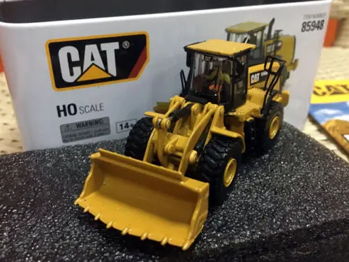 966M Wheel Loader 1:87 HO Scale Metal Model By DieCast Masters 85948