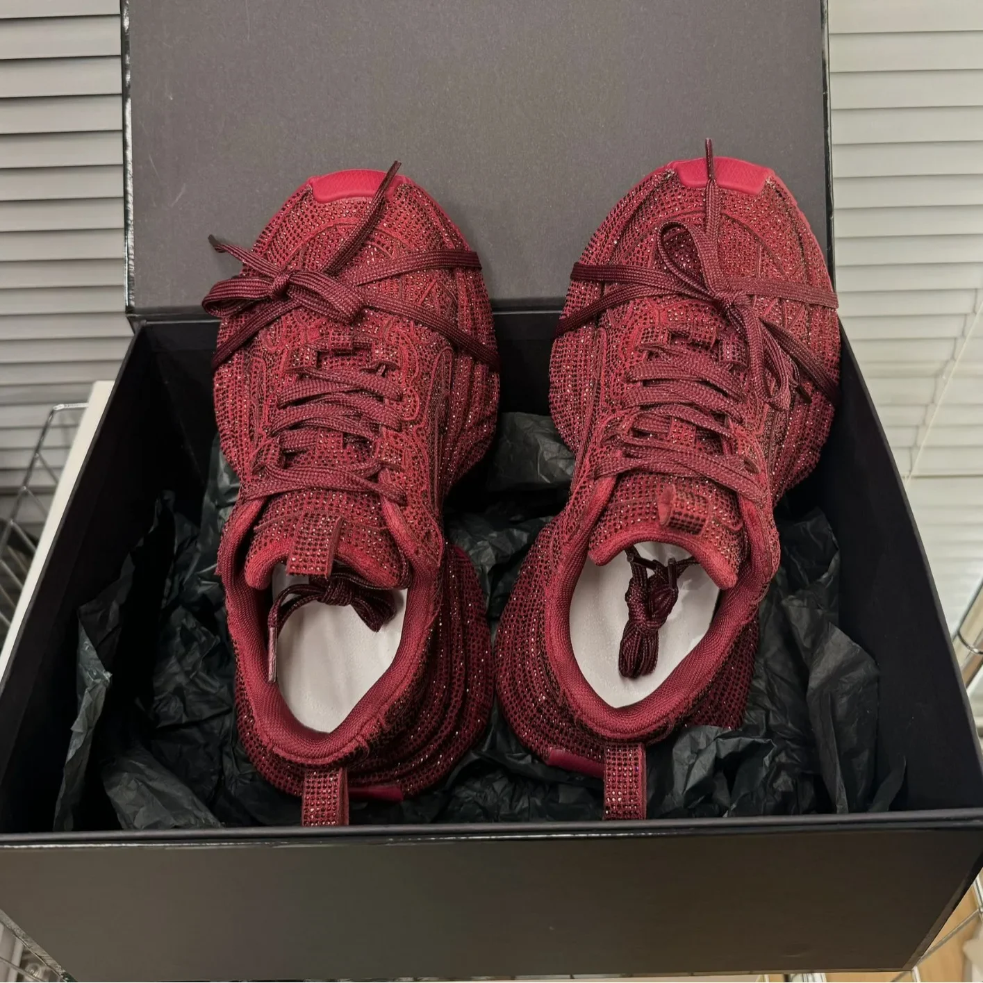 

2024 Spring and Autumn New Women's Rhinestones Full of Diamonds Straps Thick-soled Angola Red Niche Sports and Leisure Dad Shoes