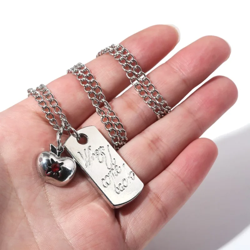 ملحقات الرسوم المتحركة Love and Deepspace Caleb ثنائية الأبعاد مع نفس قلادة التفاح وهدايا عالية القيمة للصديقات