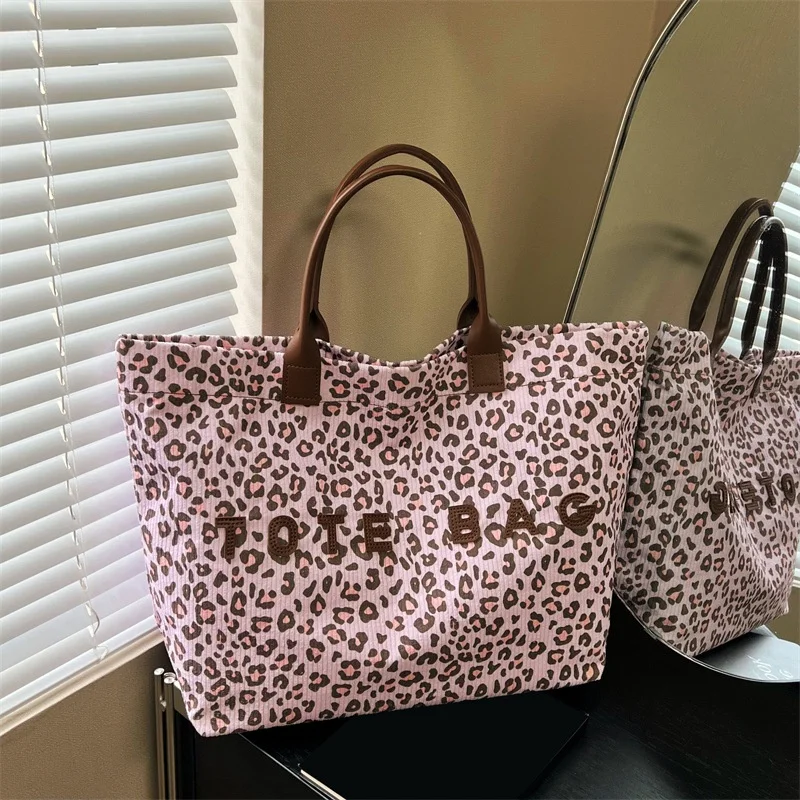 Large Capacity Leopard Print Tote Bag Women's Universal Cross-Border Bag Fashionable Retro Hand-Held Summer Bag Ice Charm