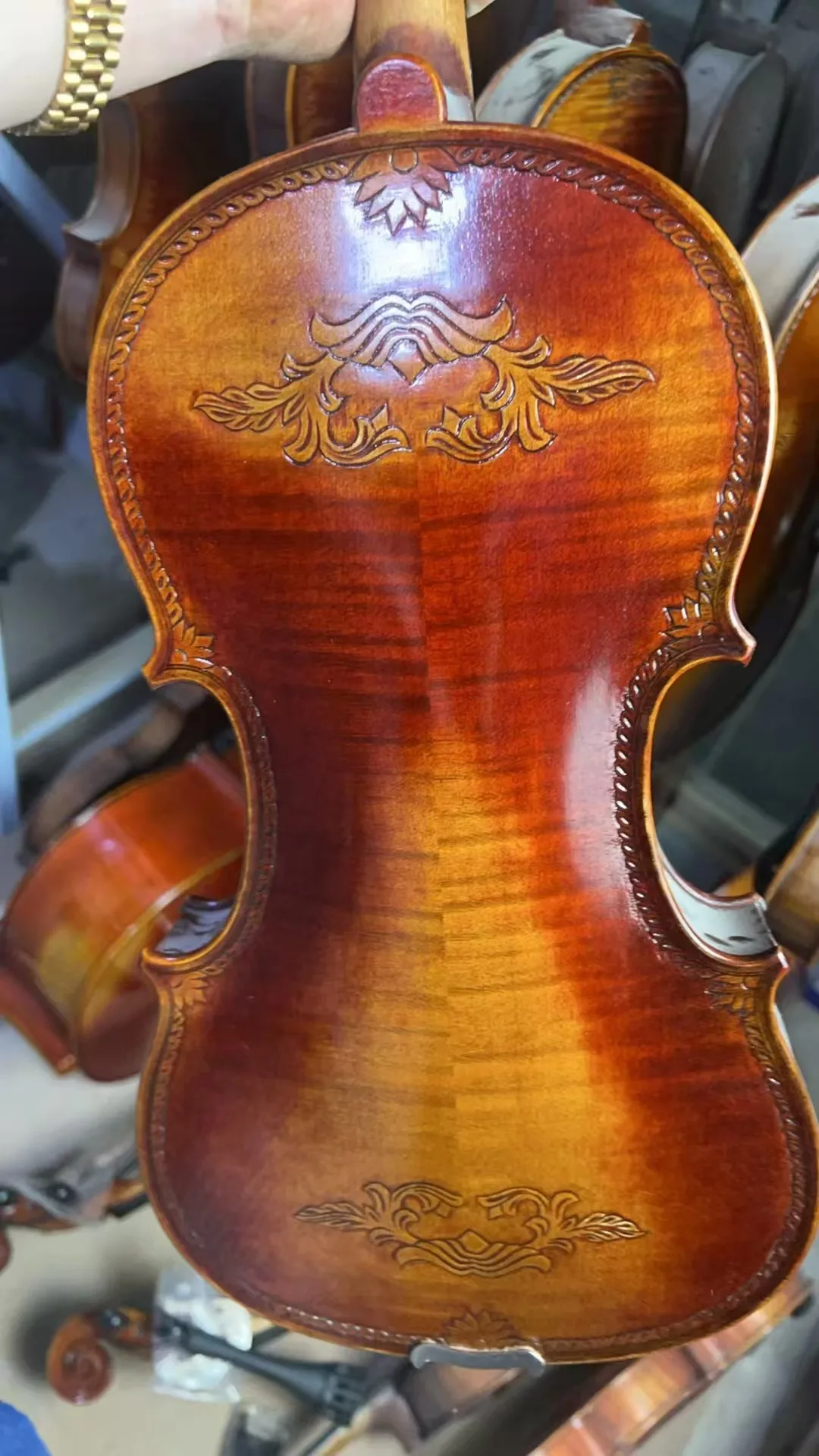 

4/4 beautiful carved flower handmade performance level violin+box and bow