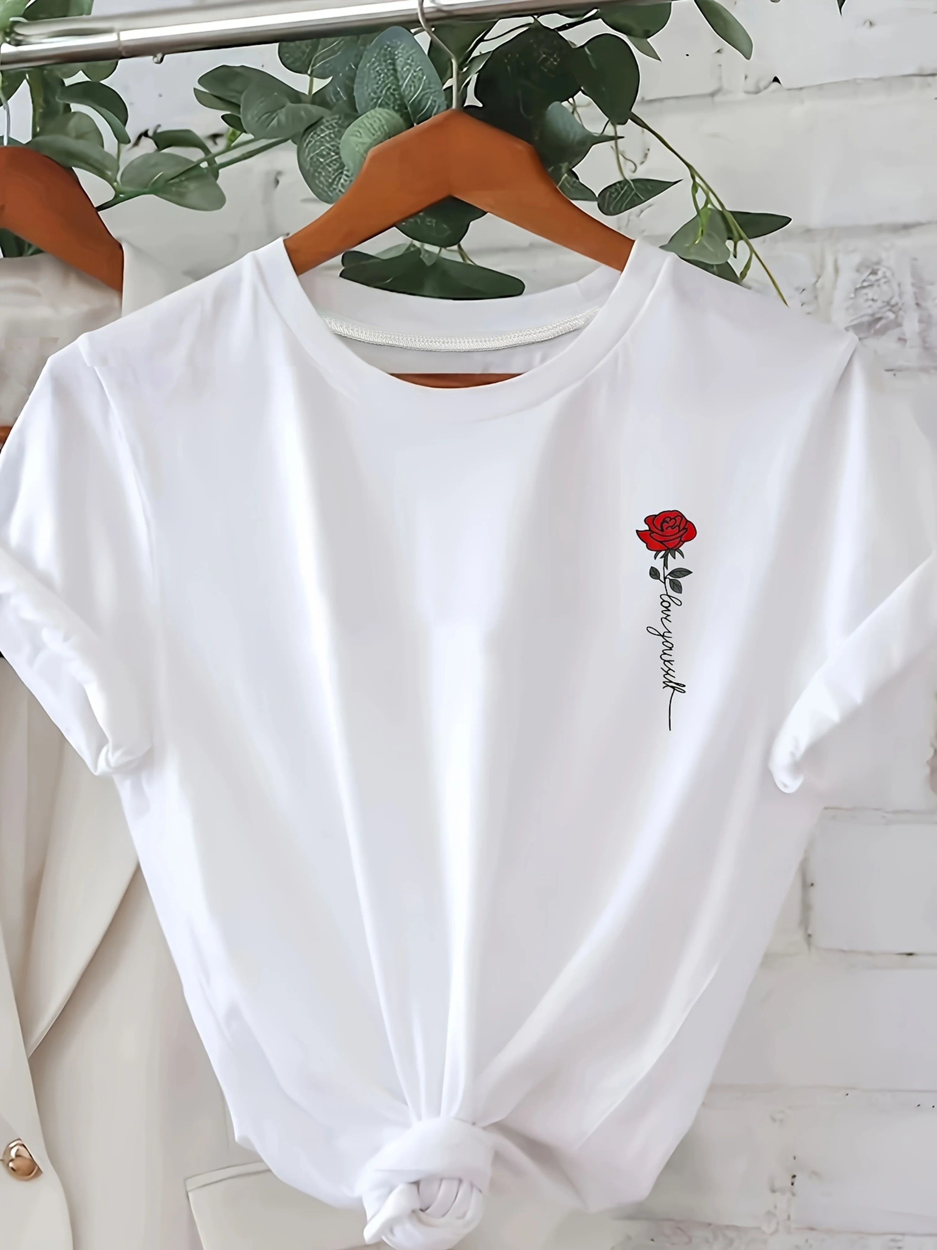 Casual Sporty Style Comfort Fit Tee for Casual Attire Women's Rose Graphic Short Sleeve T-Shirt