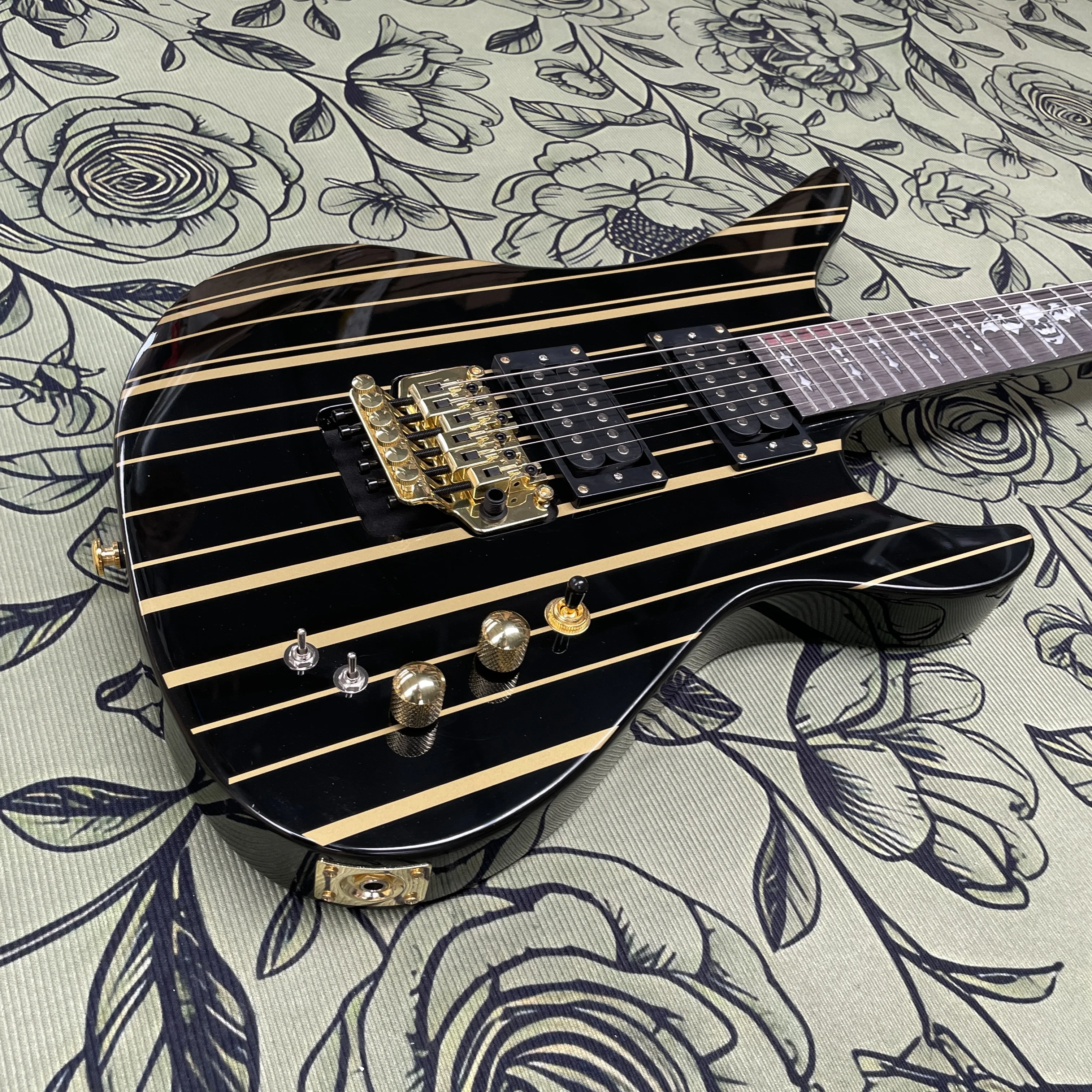 6-stringblack and gold striped electric guitar,rosewood fingerboard double locking system guitars, rock player electric guitarra view 5