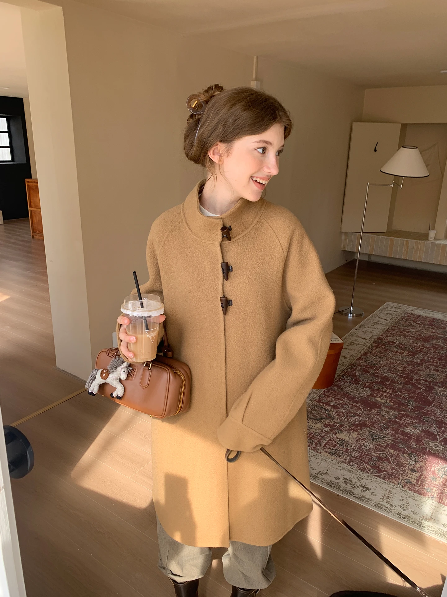 

Шерстяное пальто ручной работы из тонкой шерсти с пуговицами из рога, воротником-стойкой, свободного кроя, повседневное, женское