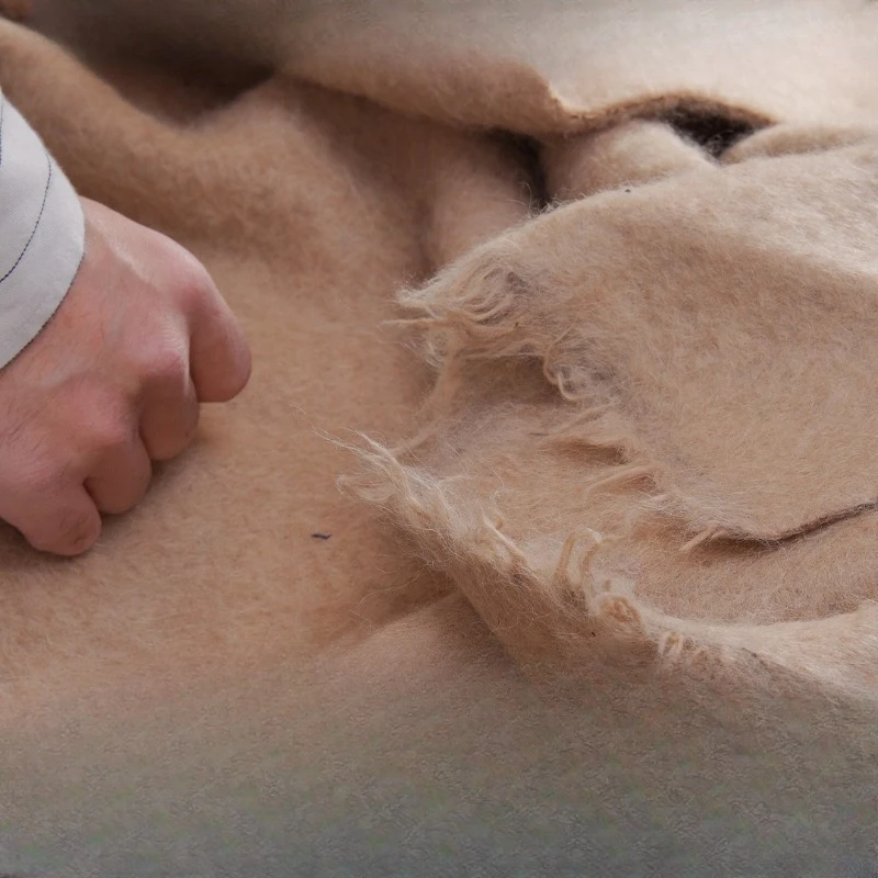 

Cashmere alpaca interwoven khaki soft fabric, width 150CM 560G/M