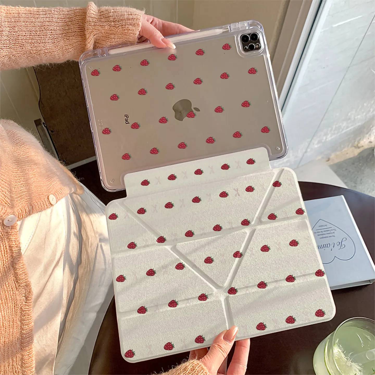 

Желтая полосатая чехол-накладка с клубничным принтом для iPad Pro 11 M2 M3 M4 M5 A16 2025 Air4 5 6 7 12.9/13/9.7/10.2/10.5/9.7 дюймов 5-го, 6-го, 7-го, 8-го, 9-го, 10-го, 11-го поколений