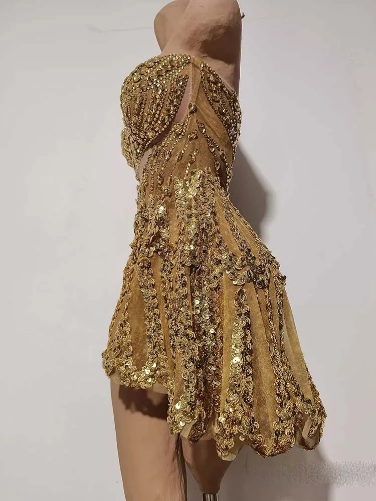 ชุดเดรสเกาะอกเปิดหลังประดับเลื่อมและคริสตัลคุณภาพสูง แฟชั่นใหม่ปี 2025 เสื้อผ้าผู้หญิงสั่งตัดได้