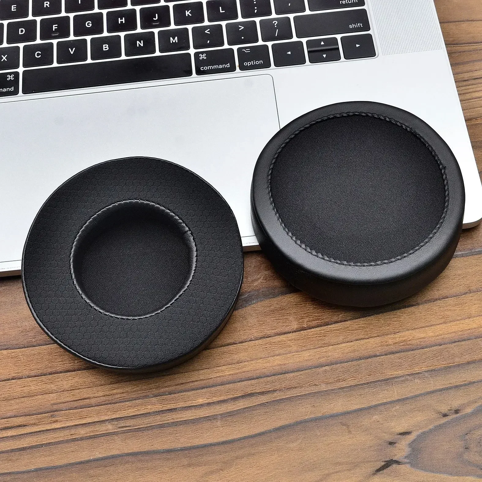 

Ice Gel ear pads For Beyerdynamic DT880/DT990/DT770 PRO Headset Repair and replace parts with a comfortable wearing 11.03，