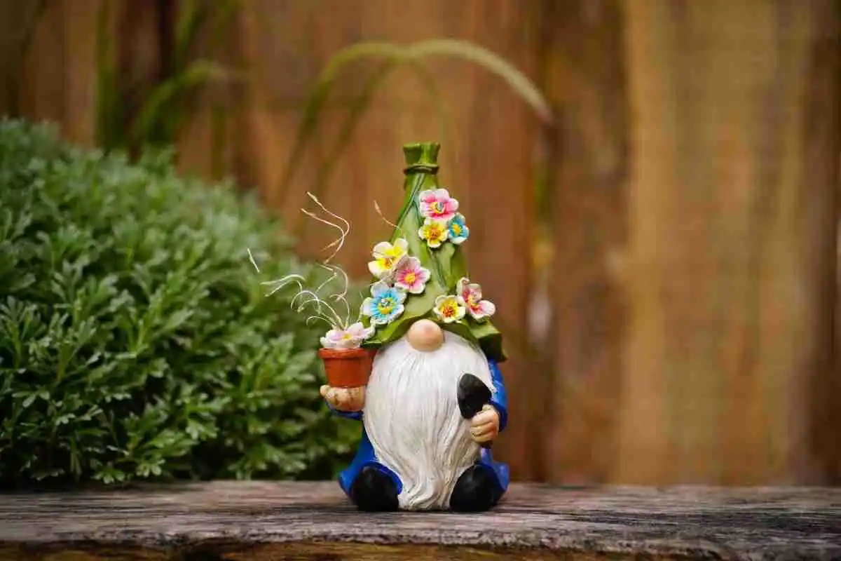 Cross-border solar garden ornaments, outdoor garden gnomes, garden landscaping, living room balcony creative decoration