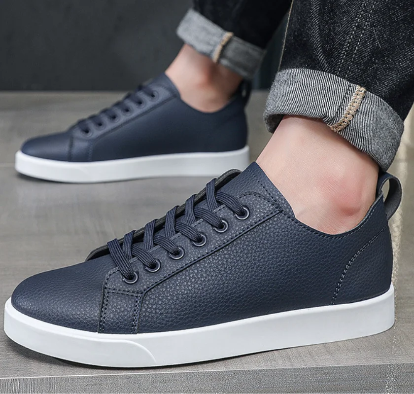 2026 New spring Autumn men's white shoes Korean version low top men's flat sole single shoes anti slip casual board shoes