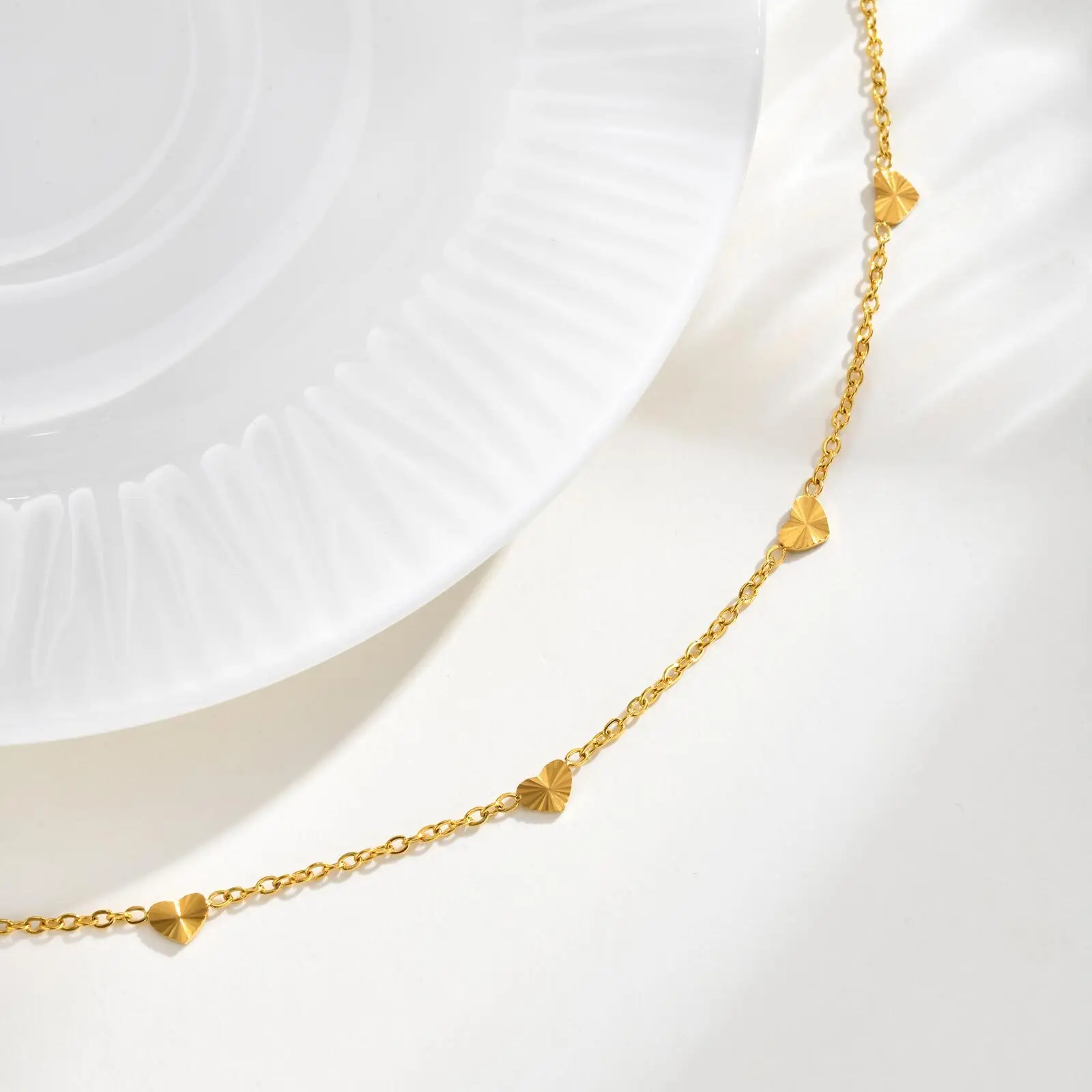 سوار على شكل قلب من الفولاذ المقاوم للصدأ 316L للنساء، مقاوم للماء ولا يسبب الحساسية، مقاوم للتشويه، الحد الأدنى لعيد الحب