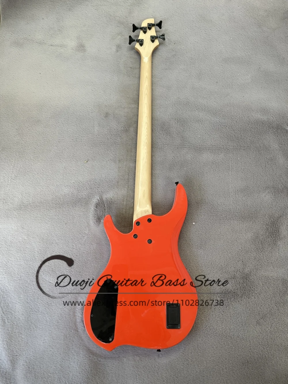 

Оранжевый бас, 4-струнный бас, корпус из цельного дерева DingW, кленовый гриф, фиксированный мост, активный аккумулятор, настраиваемый