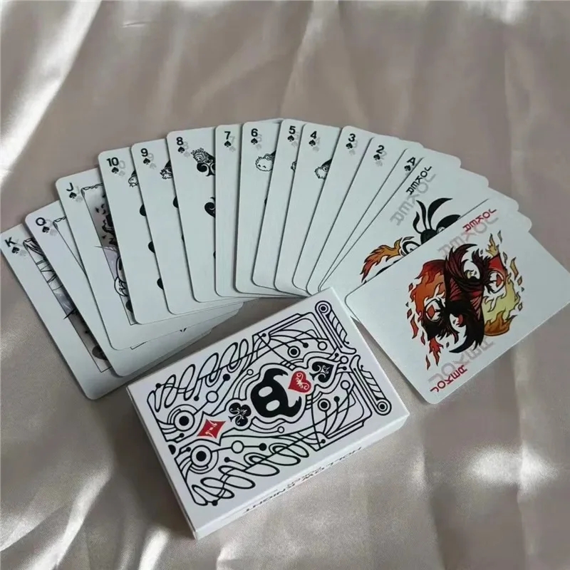 Baraja De Póquer Inspirada En Hollow Knight – 54 Cartas En Blanco Y Negro Con Diseños Góticos, Tamaño Estándar De 6x9 Cm, Ideal Para Noches De Juego