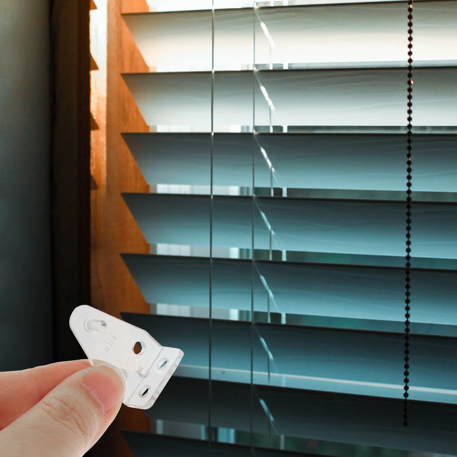 

40Pcs Blind Hold Down Brackets Clear Plastic Venetian Blind Fixing Hooks Curtain Accessories for Home Office Use