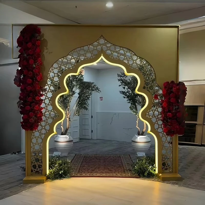 

Luxury Style Wedding Background Rack Decorated Gold Royal Hollow Arch Wedding Party