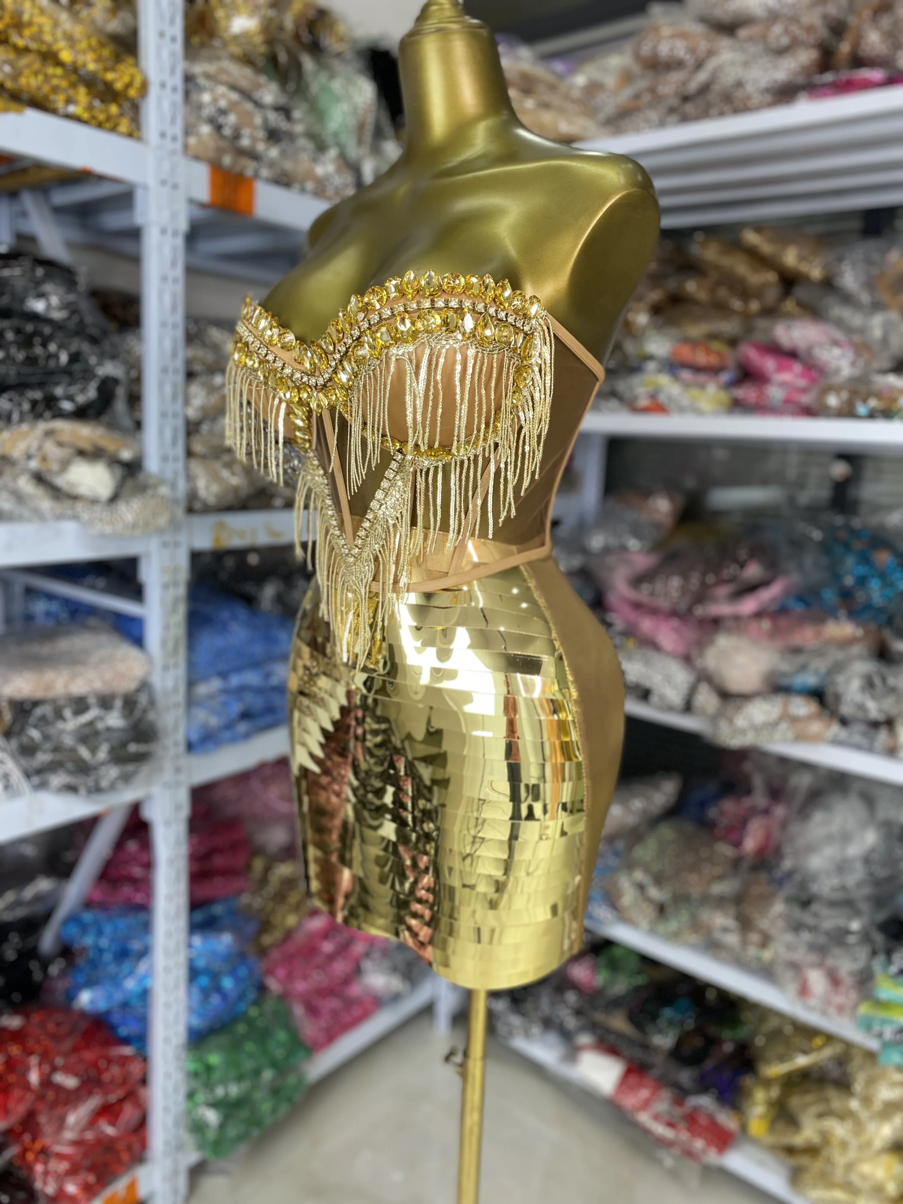 

Gold Shinny Y2K Party Dress Women Tube Rhinestones Tassel Breast Cups Corset Top And Mirror Skirt Two Piece Set Evening Outfits