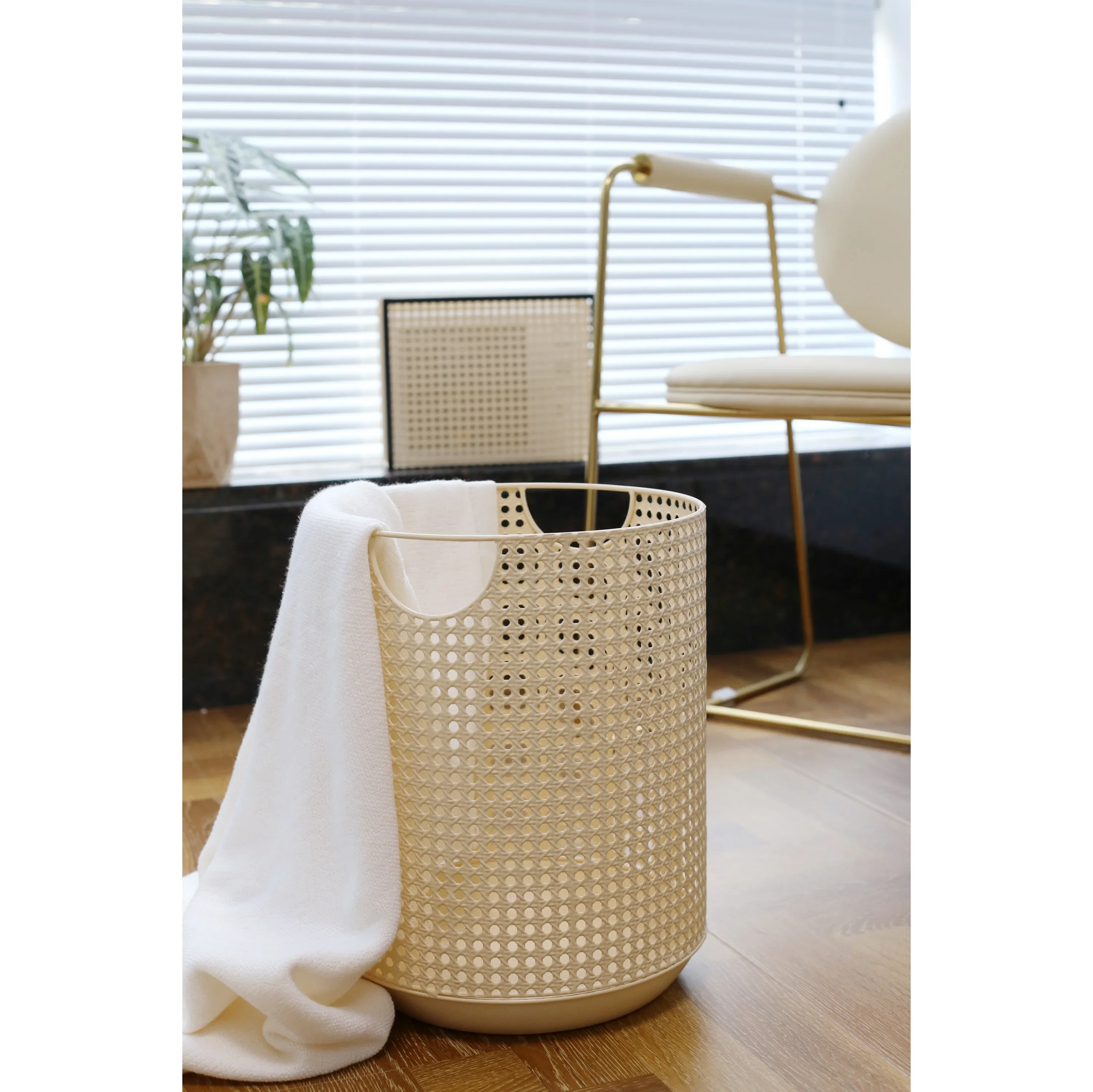 Simple Nordic Design Dirty Clothes Storage Basket Calligraphy Painting Bucket Modern ins Bathroom Metal Imitation Rattan Weaving