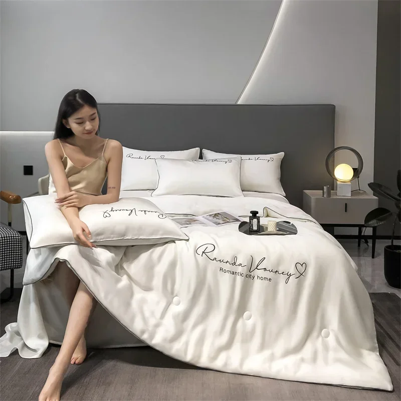 

100% Washed Silk Summer Quilt Embroidery Smooth Ice Cooling Comforter for Bed Silky Solid Blanket Soft Cool Summer Blanket