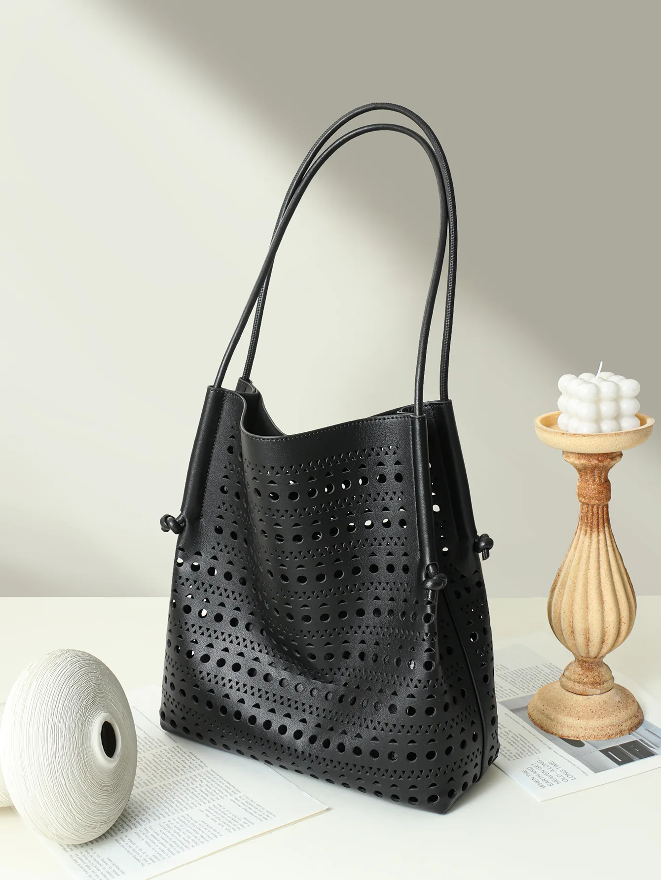 Large Capacity Hollow out Leather Tote Bag Mother-Child European American Style Shoulder Bag for Women Commuting