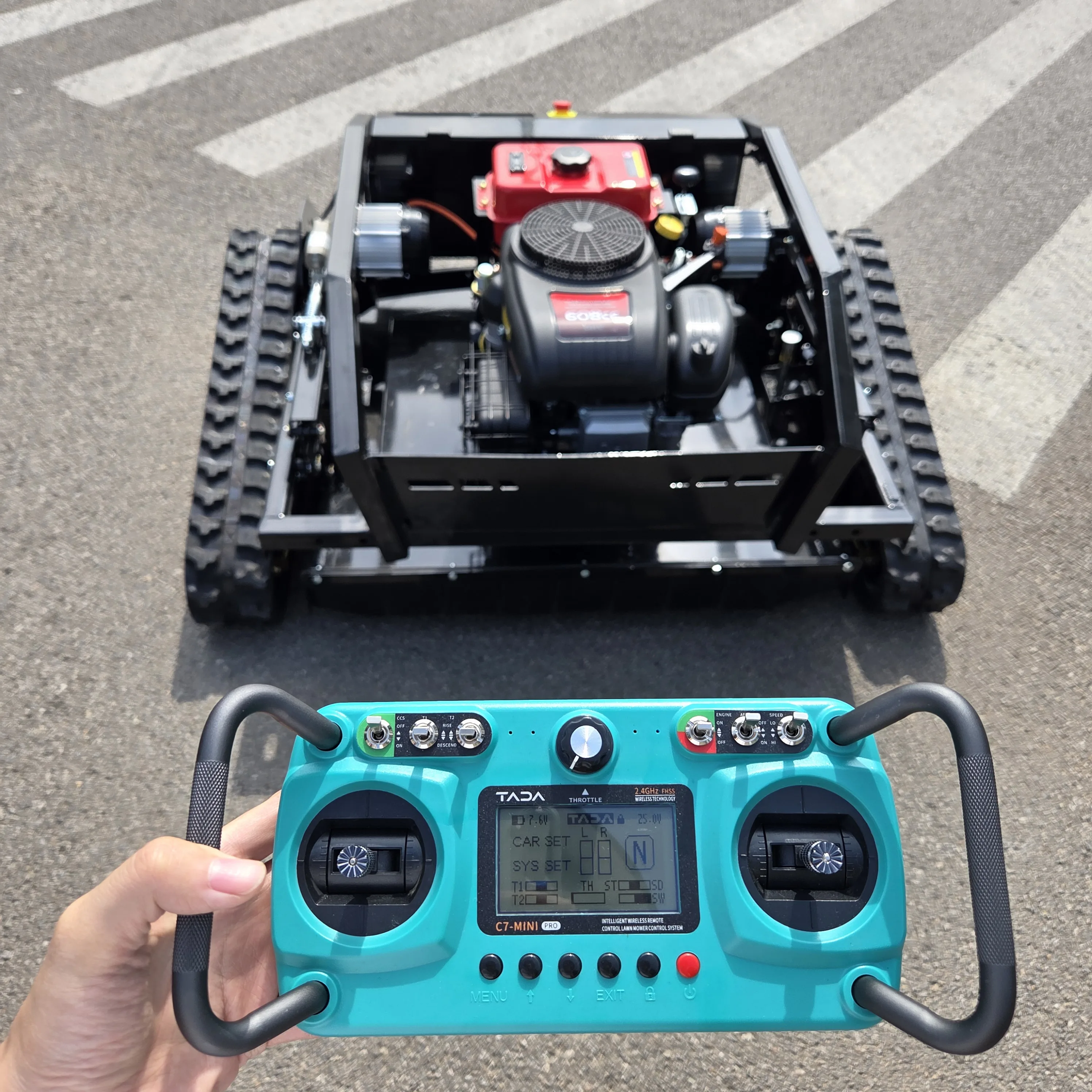 

Loncin 608 может лазить погорл, настраиваемый косильный робот с дистанционным управлением шириной резки 1000 мм и подъемной головкой ножа 20-150 мм.