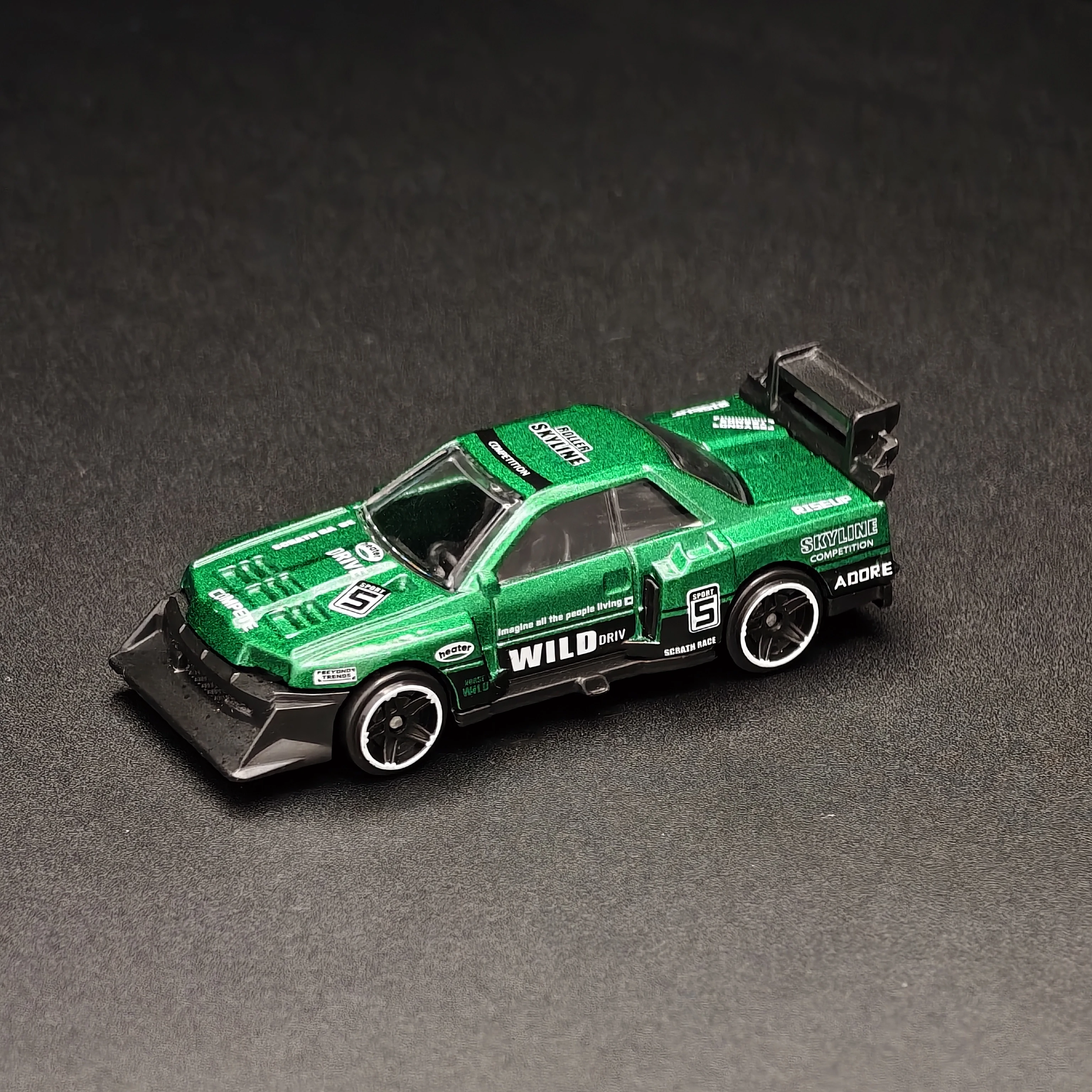 1/64 JDM Diecast Alloy Racing Car Model Classic Coupe with Rear Wing Miniature Metal Toy for Collection Shelf Display and Gift
