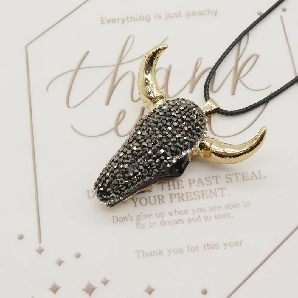 Bull Head Pendant Necklace Bohemian Bull Skull Head Colar Resin Pendants Leather Men Fashion Jewelry Amulet Gift Animal Necklace