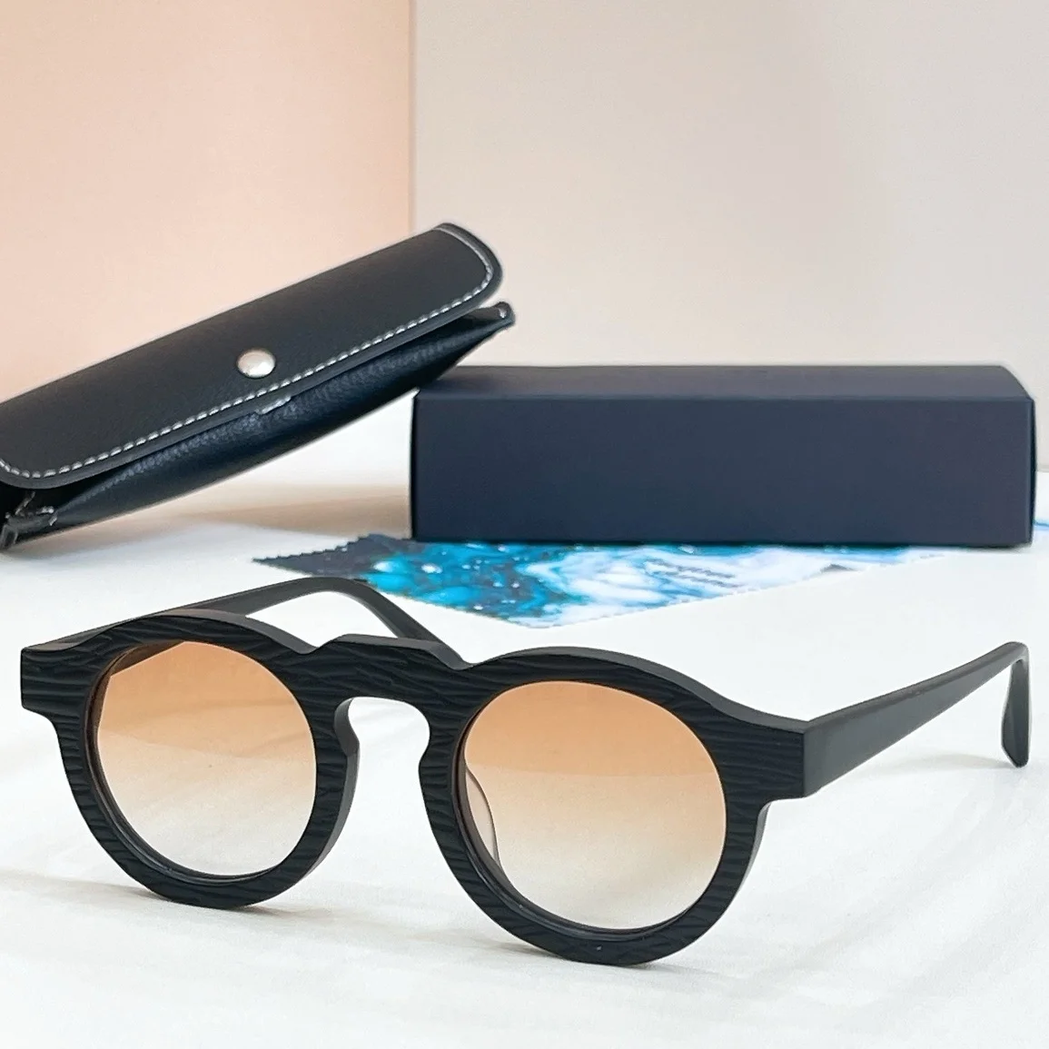 PAQUES Fashion Sunglasses Man Woman,Retro Chunky Round Design,UV Blocking Gradient Lens,Effortlessly Upgrade Daily Outfit