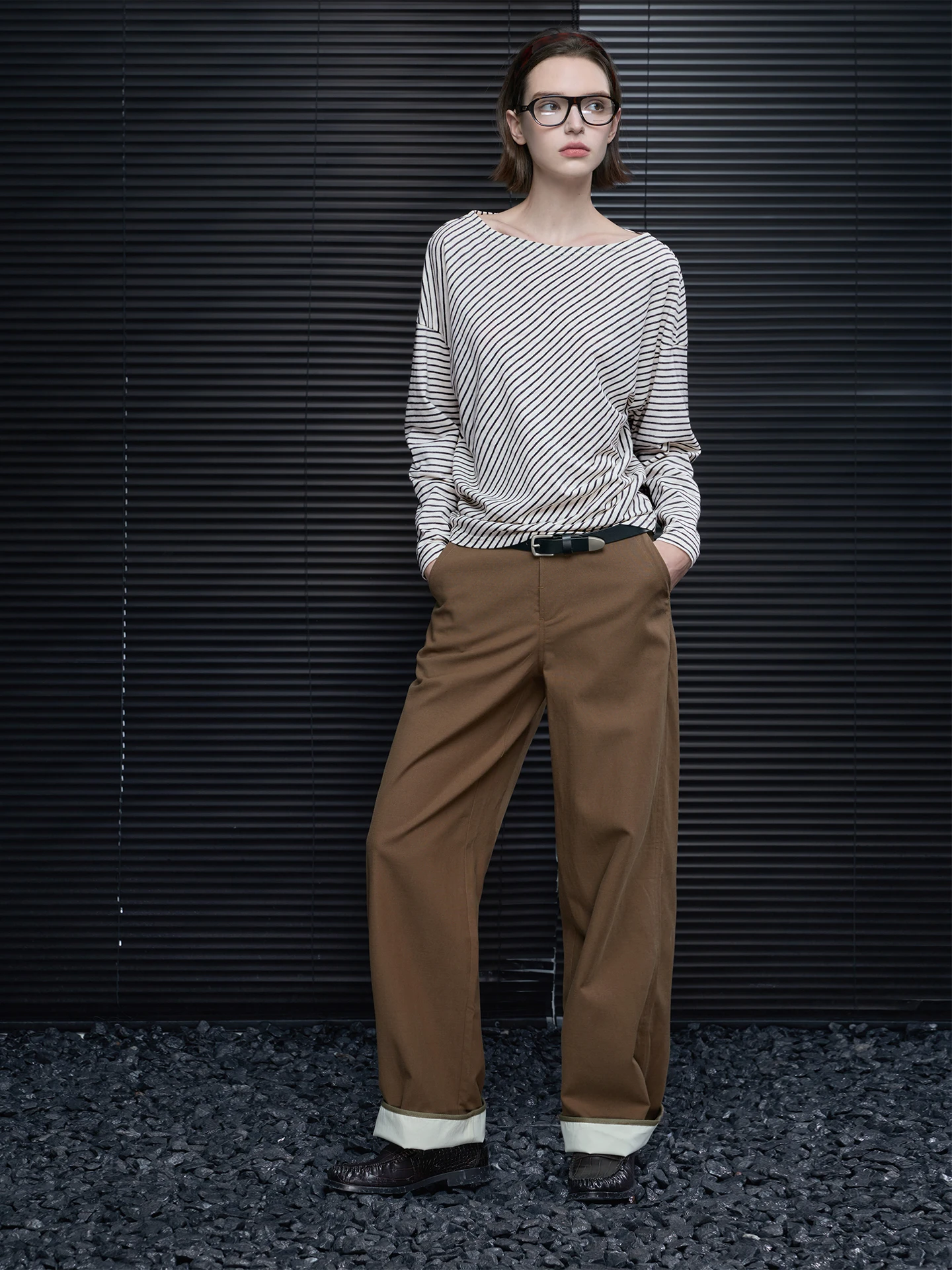 

Уникальный дизайн, полосатая футболка с длинным рукавом и одним открытым плечом, женская, весенняя, модная, из хлопково-льняной смеси, удобная, в уличном стиле