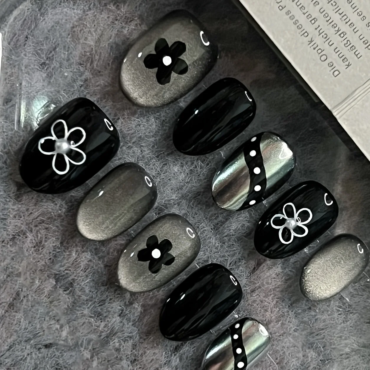 10 Pieces of Hand Pressed Bean Shaped Nails, Beautiful Fake Nails, Cat Eye Flowers, Suitable for Women to Use
