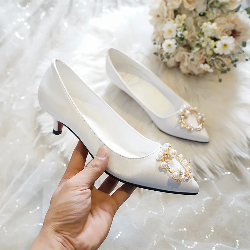 

3cm Low Heel Pregnant Lady Bridesmaid Meidum White Satin Pumps Pointed Toe Pearl Round Buckle Slip-on Safe Dress Single Shoes