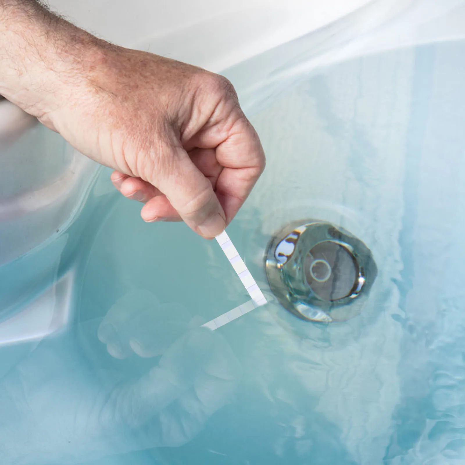 

100Pcs Water Quality Testing Strips 16-in-1 Drinking Water Test Strips Portable Home Office Restaurant Testing