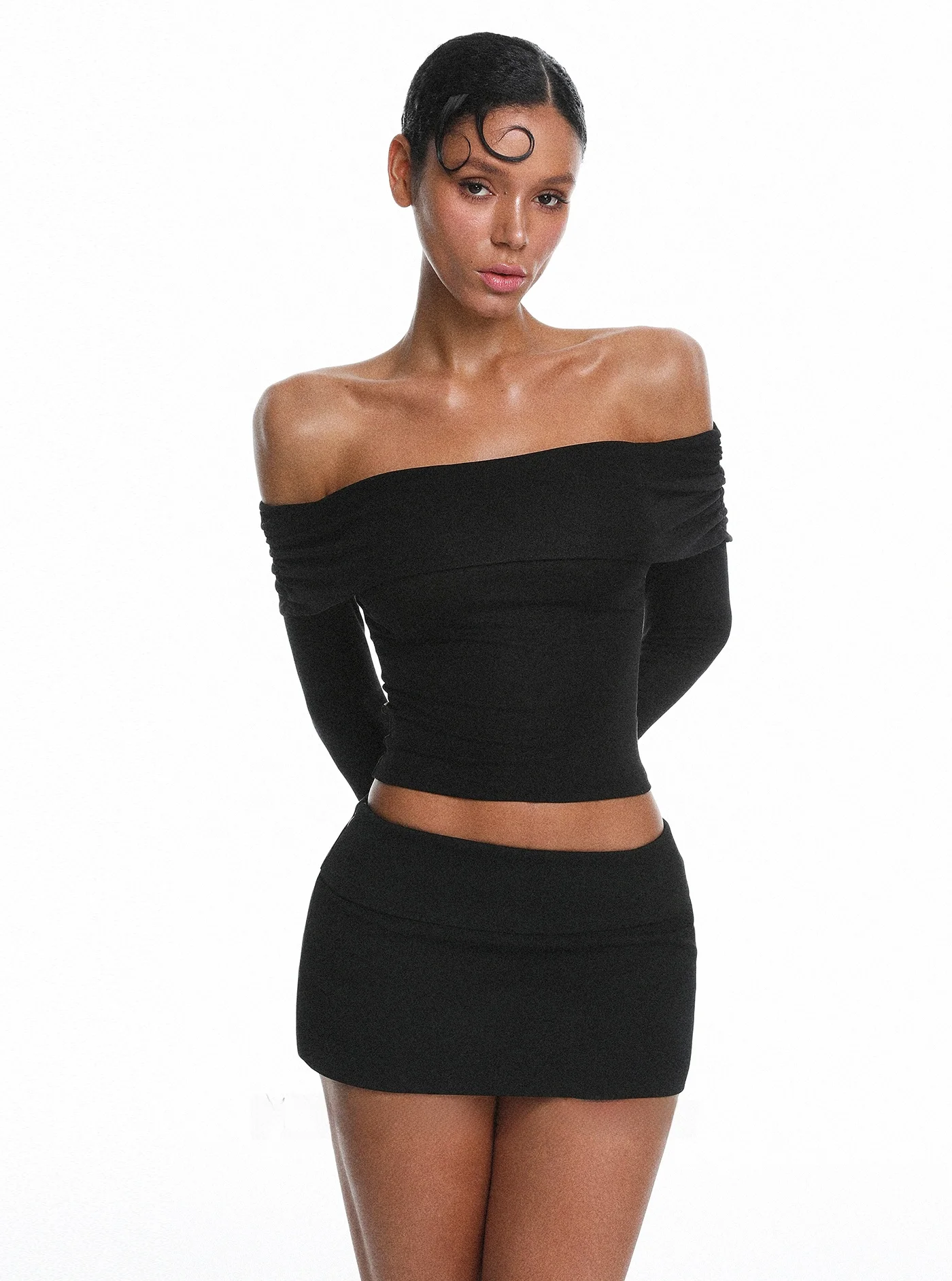 

Black Sexy One-Shoulder Million Lotus Set Shoulder-Baring Long Sleeve Short Top And Skirt Spicy Girl Ladylike Style Spring Fa...
