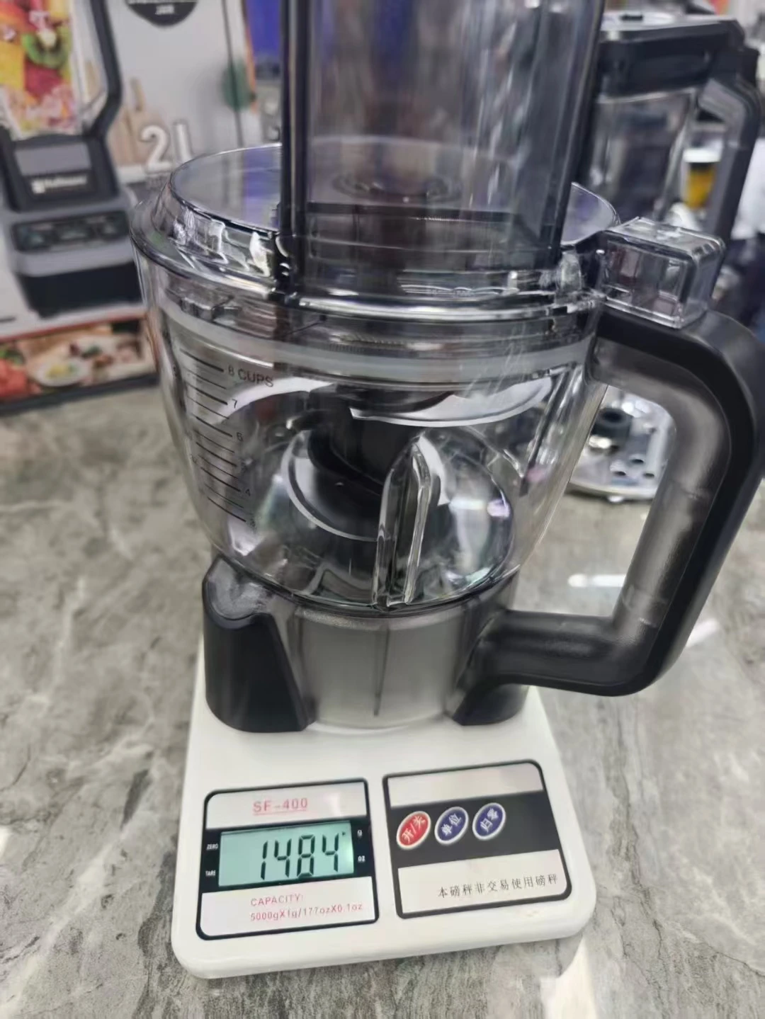 4-in-1 professional food processor, featuring a powerful 2000W motor, a 1.8L meat mincer and a 2L shatterproof mixing bowl