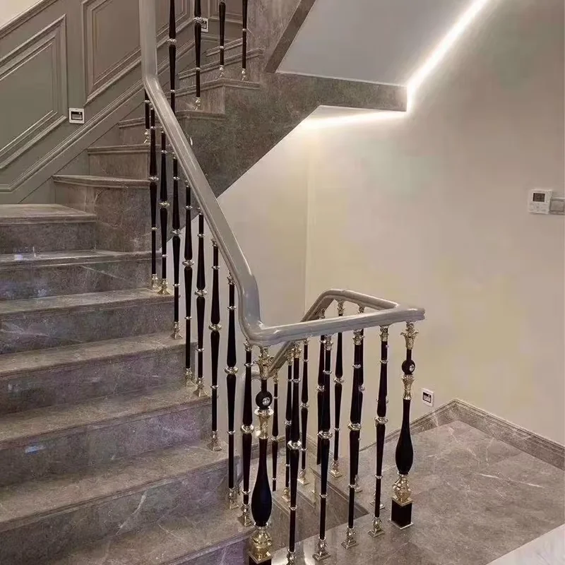 التخصيص نمط جديد 44 بوصة الدرابزين المعدني تصاميم الدرج الملحقات للشقة