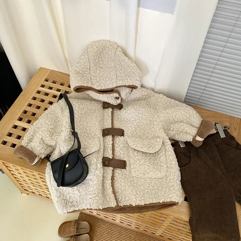 Casaco de cordeiro dupla face com botão de couro para meninas, jaqueta grossa com capuz, top longo, snowsuit elegante para inverno