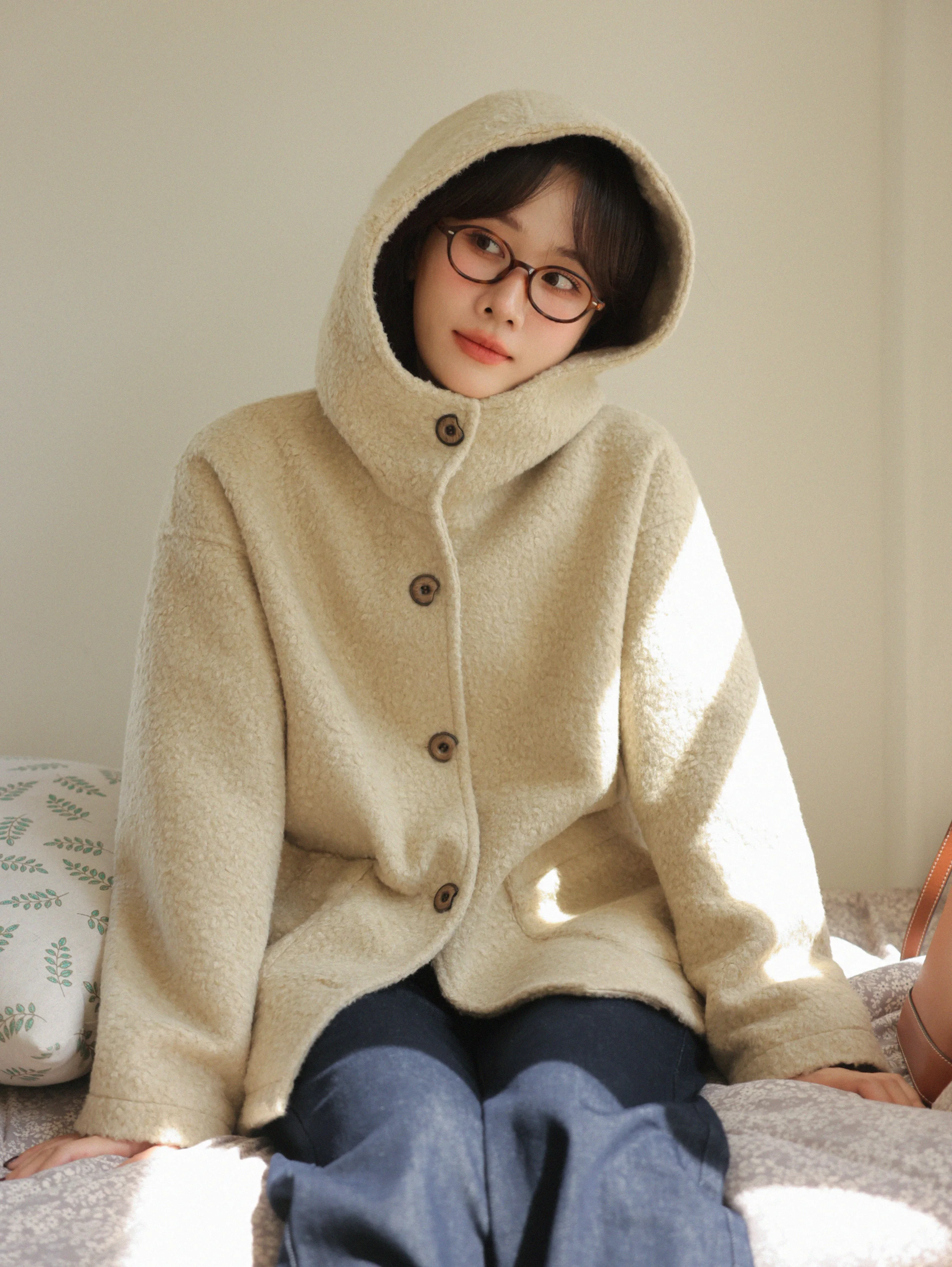 سترة صوفية لطيفة بغطاء للرأس للنساء، معطف تيدي قصير دافئ، ملابس خارجية بأزرار علوية، مظهر كاجوال شتوي، نمط مريح للاستخدام اليومي