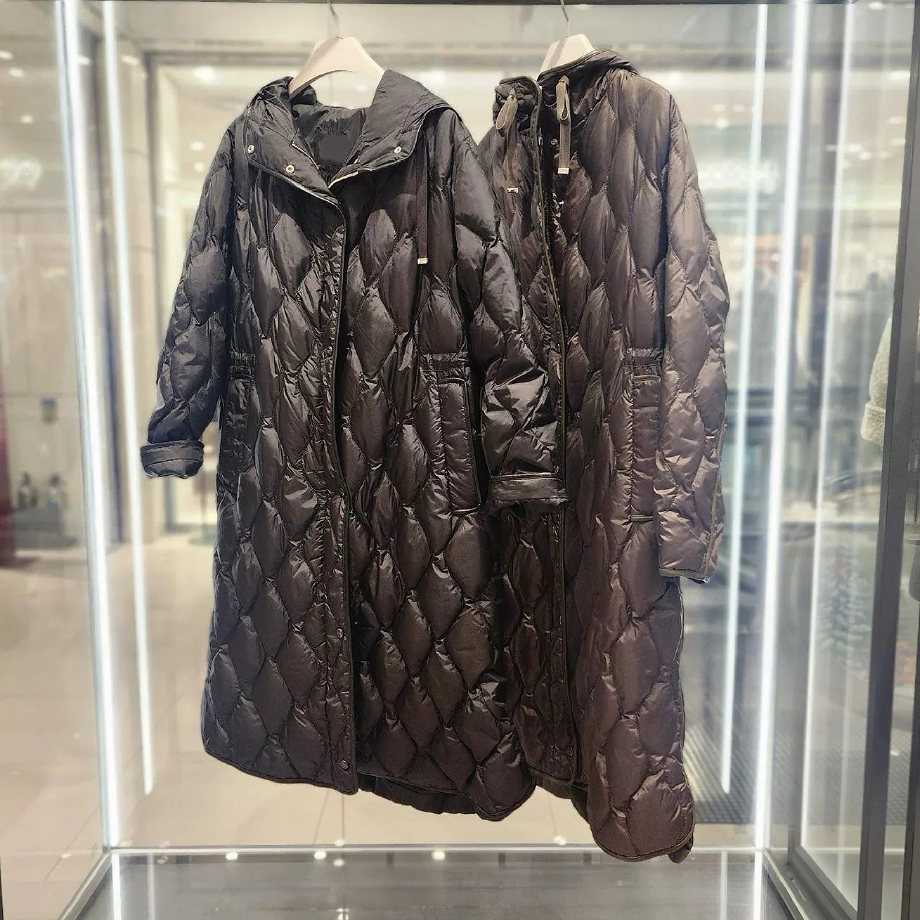 

Long Leisurely Goose down Jaet with Waist-Cinching Ba Elastic Rhombus Patterned Hooded Casual Sle Winter Coat