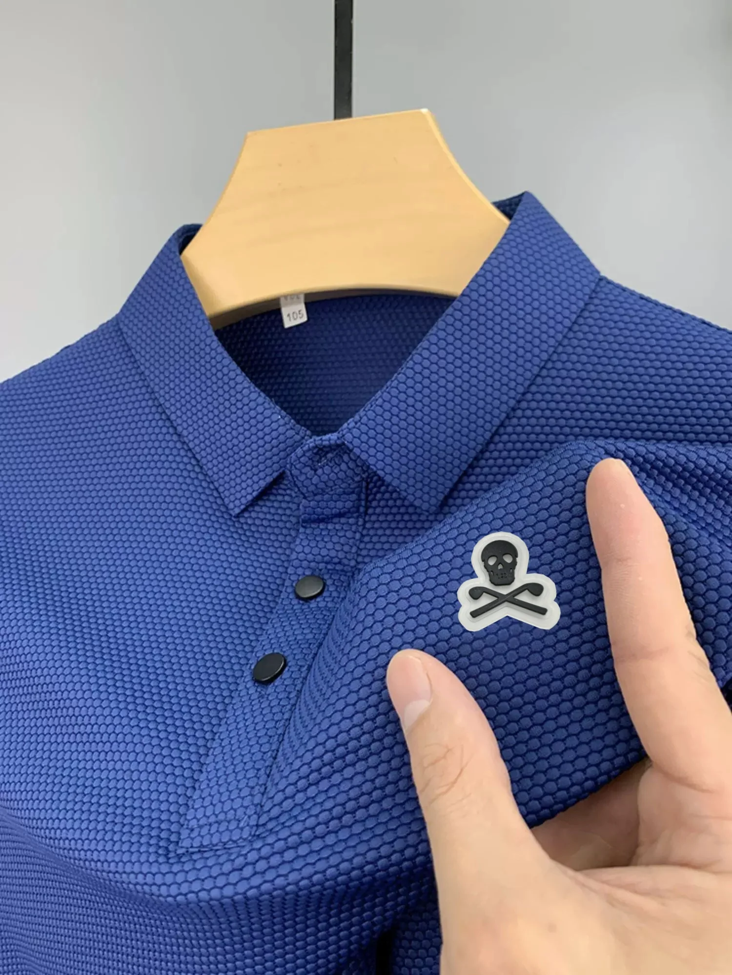 

Летние мужские новые рубашки для гольфа Polo модные бренды рельефный дизайн короткие рукава высококачественный ледяной шелк эластичная воздухопроницаемая футболка блузка