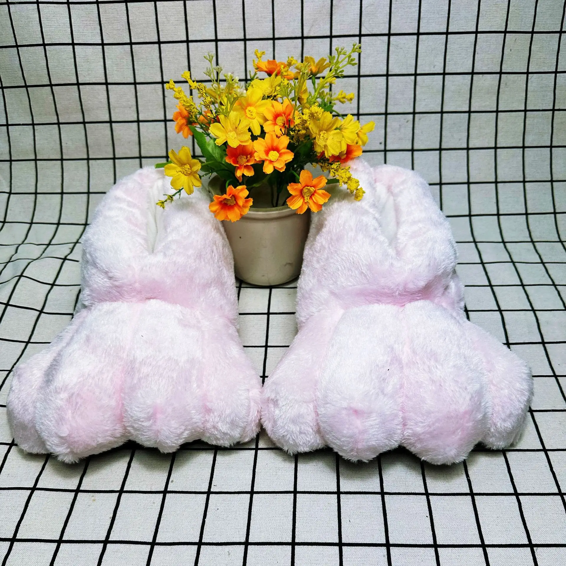 

Stock Rabbit Paw Slippers Home Soft Warm Furry Shoes 2024 Newest Animal Bear Paw Plush Fur Slides Cosplay Slip-on Indoor Shoes