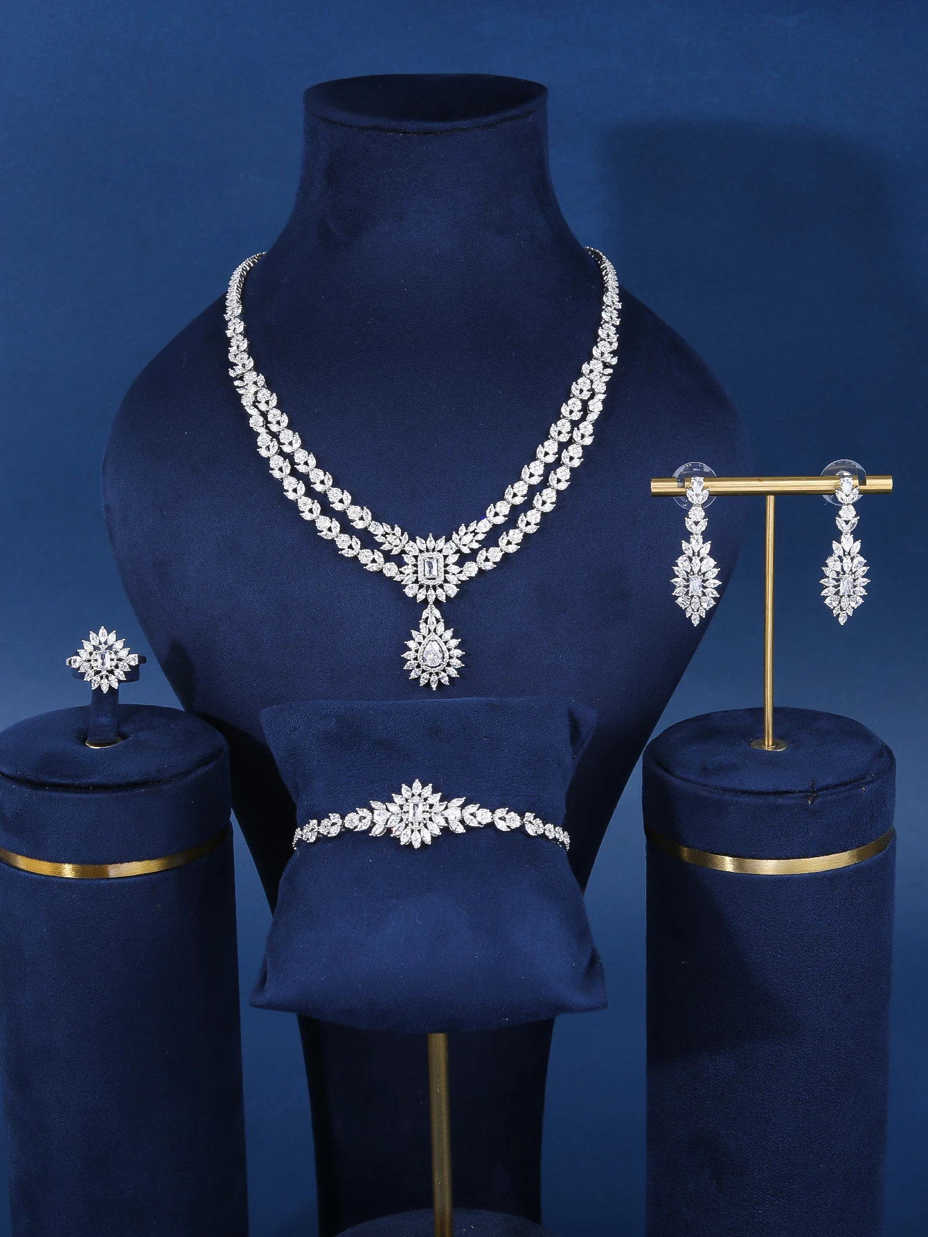 

Dazzling Women Wedding Jewelry Set 4 PCS Ring Earring Bracelet Necklace Cubic Zirconia Bridal Jewellery Accessories High Quality