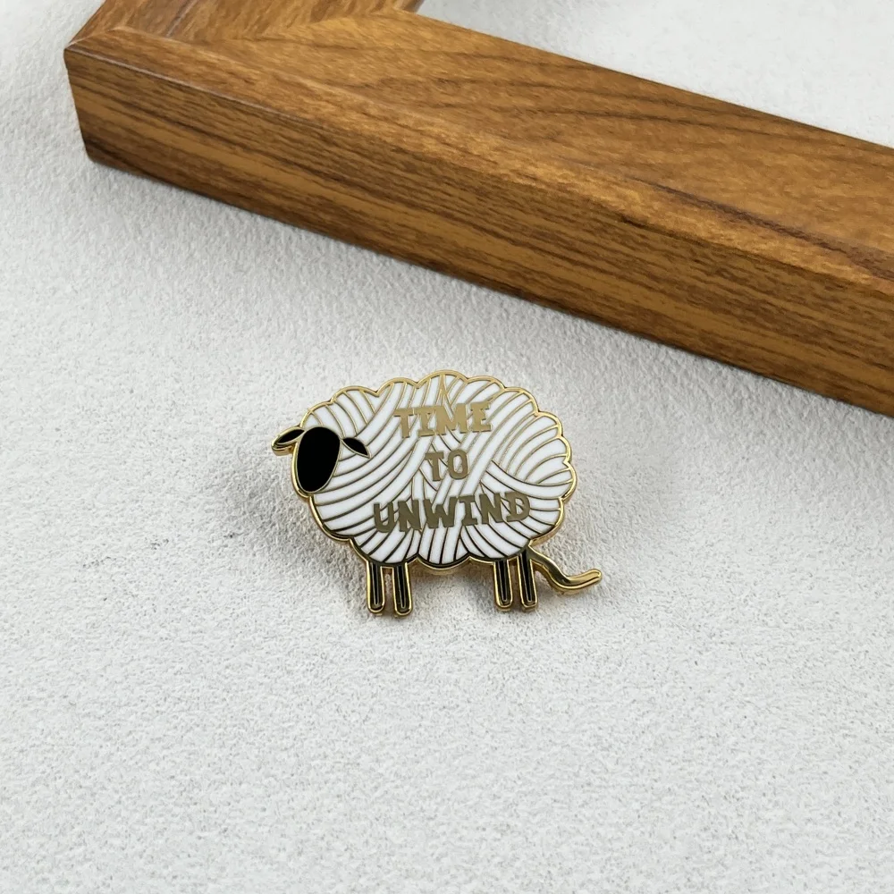 Zeit zum Entspannen Metallbrosche Niedliches Schaf Wollknäuel Emaille-Pin Strick- und Häkel-Abzeichen Kleidung Rucksack Anstecknadeln Schmuck Geschenk – Detail 4