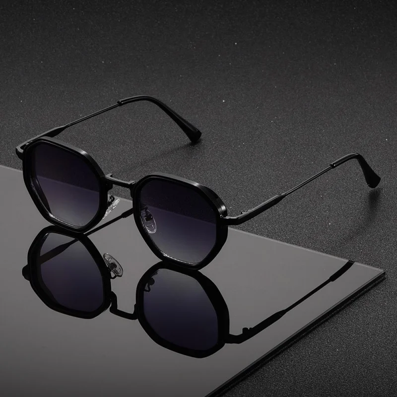 1 Pair Unisex Round Metal Fashionable Sunglasses Vintage Irregular punk Man Sun Glasses  Classic UV400 Male Female Eyeglasses image 3
